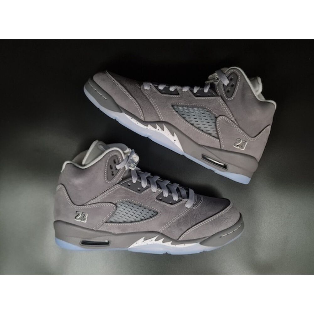 Jordan 5 Retro Wolf Grey (2026) (GS). SIZE 7Y - 440888-002